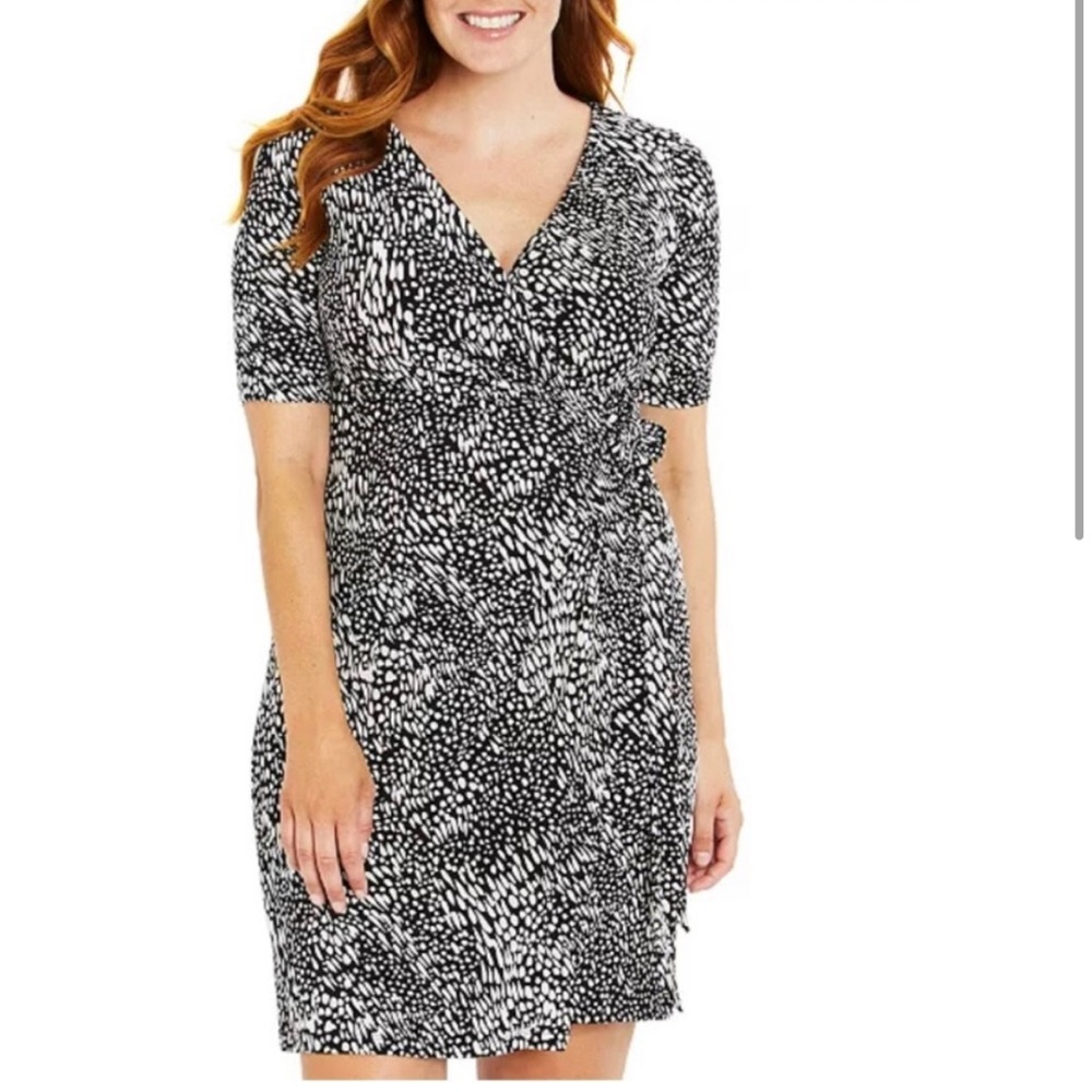 Motherhood Maternity geo print wrap maternity / nursing dress